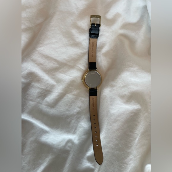 Authentic Michael Kors Watch - Picture 12 of 13